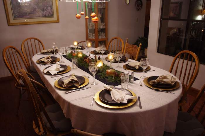 Dining Room Thanksgiving potluck table setting 