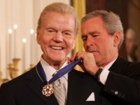 Paul Harvey receiving Medal of Freedom from President George W. Bush